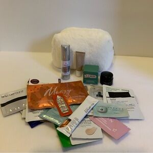 La Mer  Moisturizing Soft Cream Sample, plus Everything in Photos